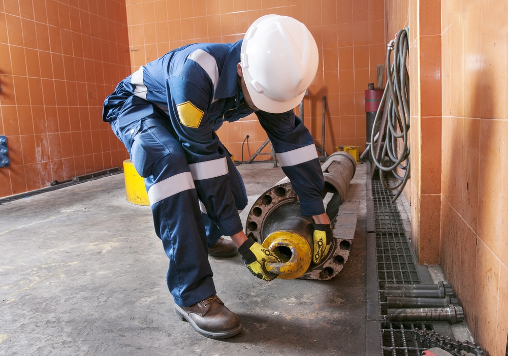 oil worker wearing fr clothing